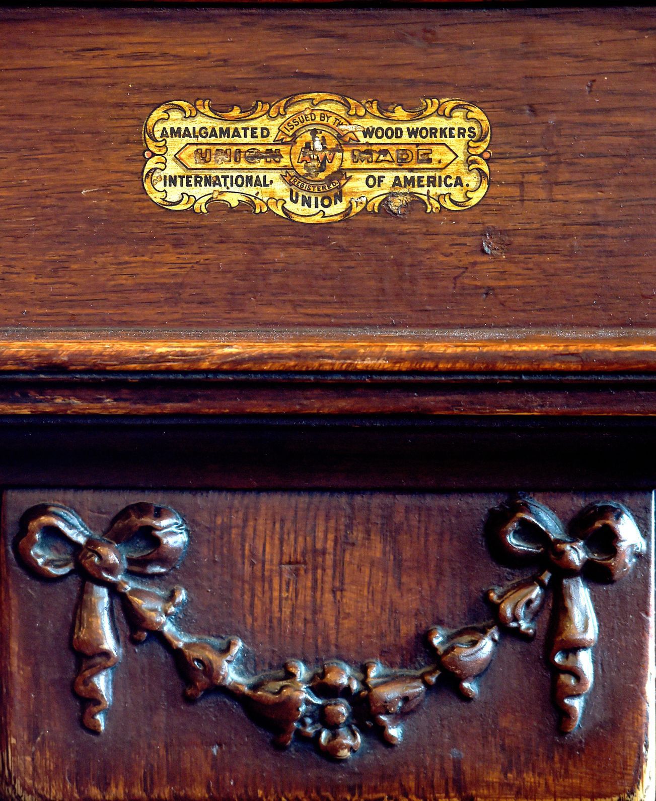 Old Saloon Bar union logo